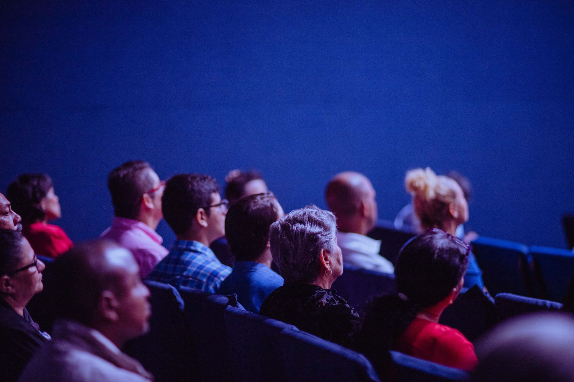 Picture of a crowd watching a presentation; visual for Live Presentation service.